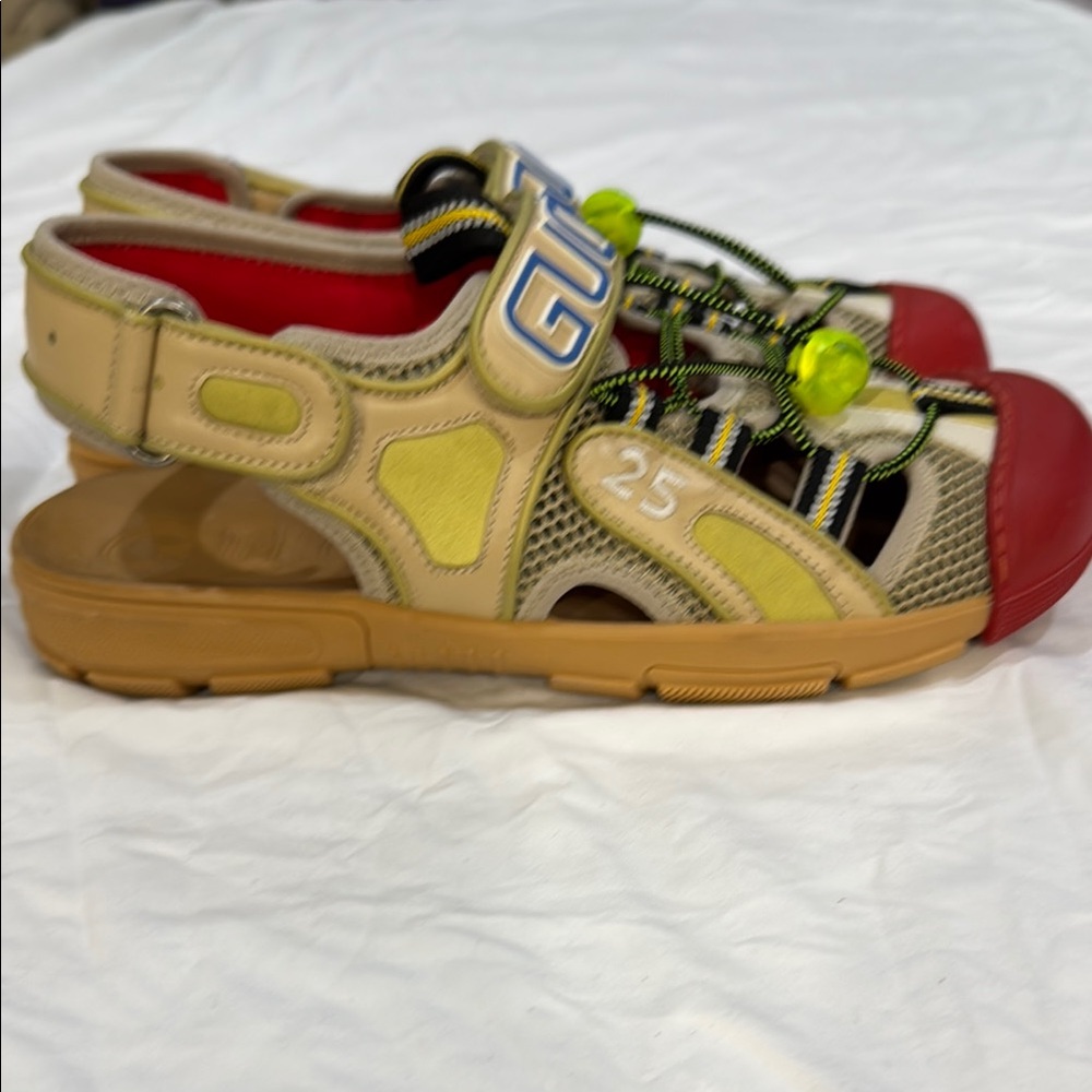 Gucci Unisex Red and Beige Shoes 7.5 men’s/ 9.5 women’s - Picture 3 of 12